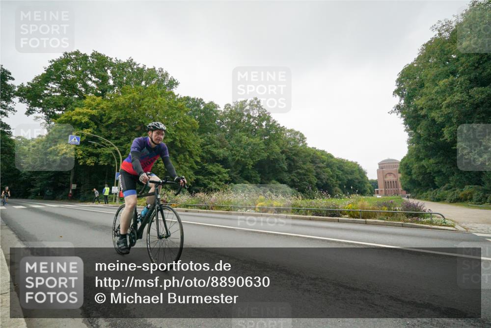 14.09.2025 - Stadtparktriathlon Michael Burmester http://msf.ph/oto/8890630 14.09.2025 09:56:25 Radfahren 527, 566 meine-sportfotos.de
