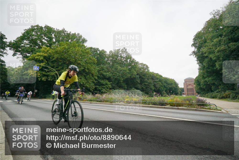 14.09.2025 - Stadtparktriathlon Michael Burmester http://msf.ph/oto/8890644 14.09.2025 09:57:17 Radfahren 446, 542, 562, 588, 594, 597, 605 meine-sportfotos.de