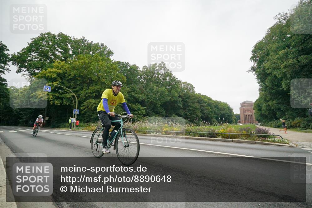 14.09.2025 - Stadtparktriathlon Michael Burmester http://msf.ph/oto/8890648 14.09.2025 09:57:20 Radfahren 446, 562, 588, 594, 597, 605 meine-sportfotos.de