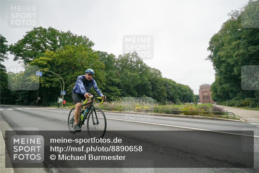 14.09.2025 - Stadtparktriathlon Michael Burmester http://msf.ph/oto/8890658 14.09.2025 09:58:13 Radfahren 610 meine-sportfotos.de