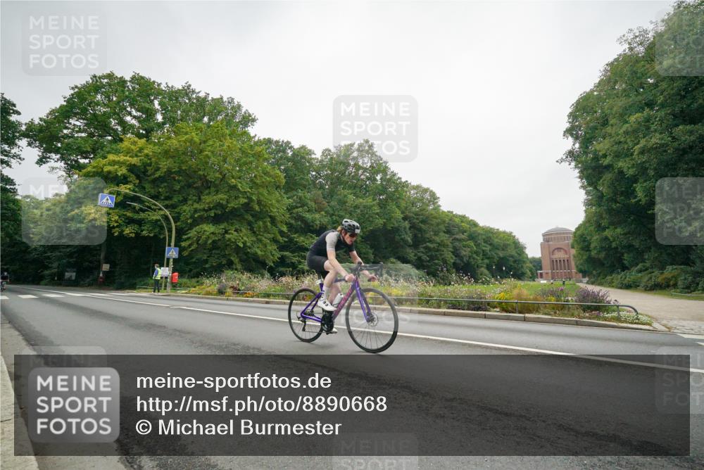 14.09.2025 - Stadtparktriathlon Michael Burmester http://msf.ph/oto/8890668 14.09.2025 09:59:00 Radfahren 537, 599, 604, 617 meine-sportfotos.de