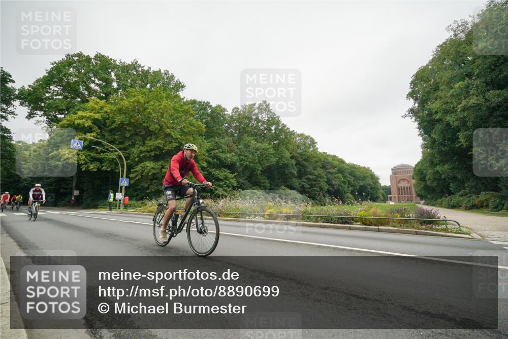 14.09.2025 - Stadtparktriathlon Michael Burmester http://msf.ph/oto/8890699 14.09.2025 10:01:05 Radfahren 528, 533, 548, 550, 606, 614, 616, 620 meine-sportfotos.de