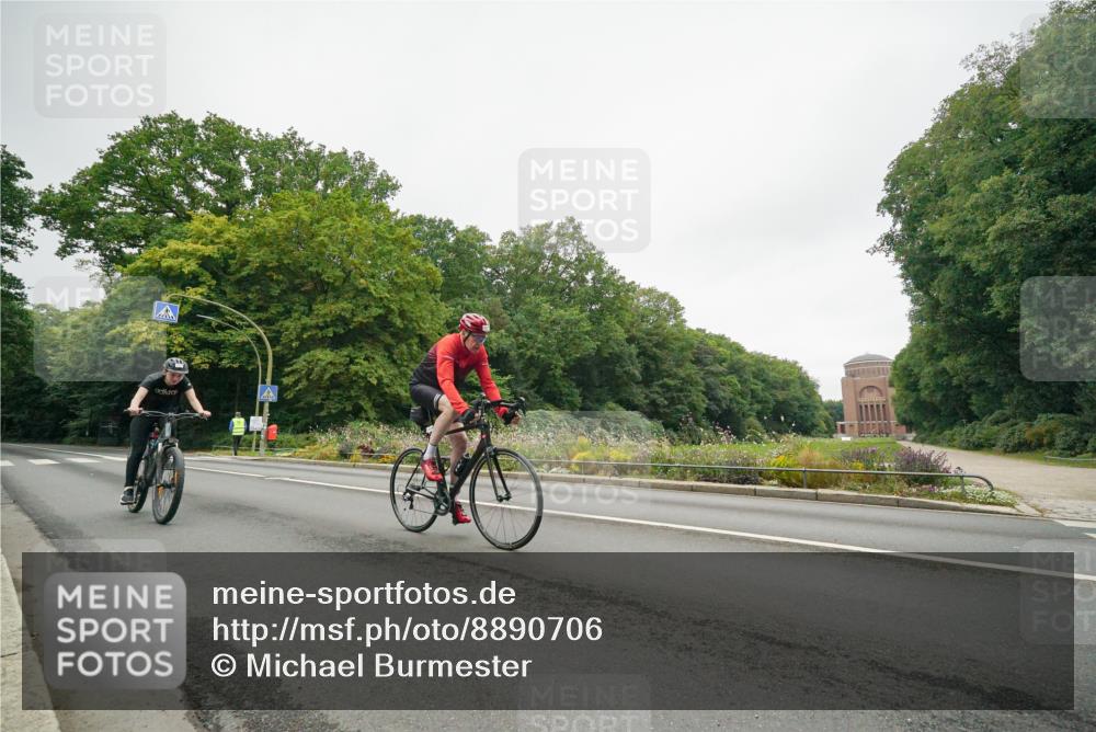 14.09.2025 - Stadtparktriathlon Michael Burmester http://msf.ph/oto/8890706 14.09.2025 10:01:09 Radfahren 528, 550, 575, 606, 614, 616, 620 meine-sportfotos.de