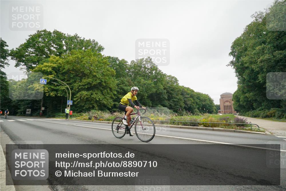14.09.2025 - Stadtparktriathlon Michael Burmester http://msf.ph/oto/8890710 14.09.2025 10:01:21 Radfahren 554, 575, 585, 587, 607, 609 meine-sportfotos.de