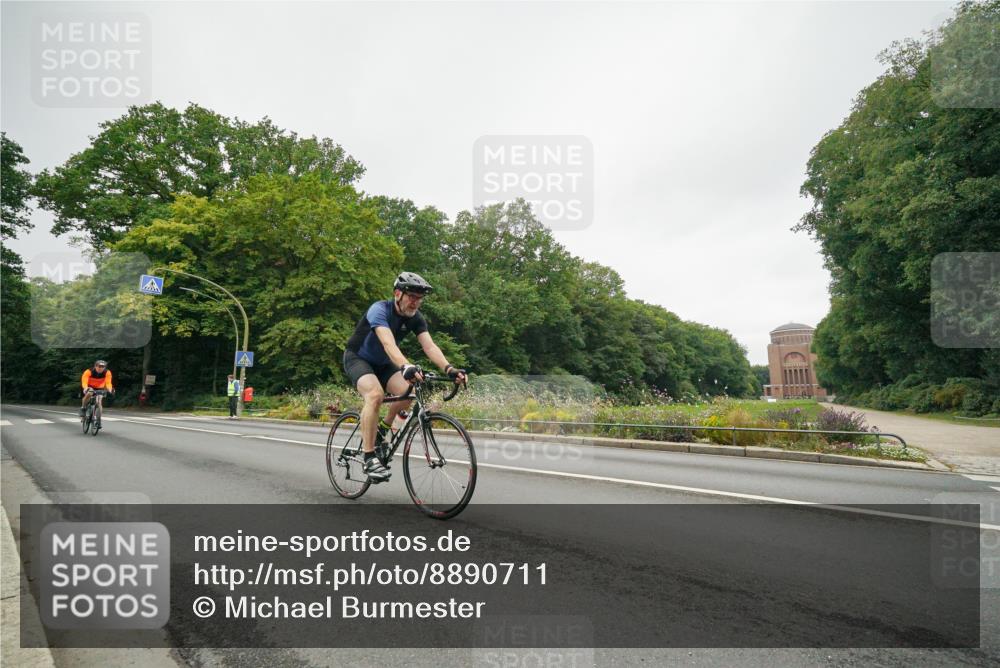 14.09.2025 - Stadtparktriathlon Michael Burmester http://msf.ph/oto/8890711 14.09.2025 10:01:24 Radfahren 554, 585, 587, 607, 609 meine-sportfotos.de