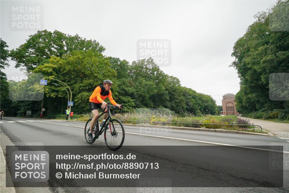 14.09.2025 - Stadtparktriathlon Michael Burmester http://msf.ph/oto/8890713 14.09.2025 10:01:26 Radfahren 554, 585, 587, 607, 609 meine-sportfotos.de