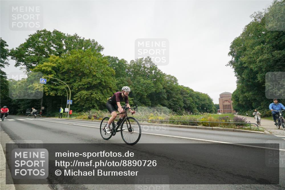 14.09.2025 - Stadtparktriathlon Michael Burmester http://msf.ph/oto/8890726 14.09.2025 10:02:15 Radfahren 525, 529, 551, 559 meine-sportfotos.de