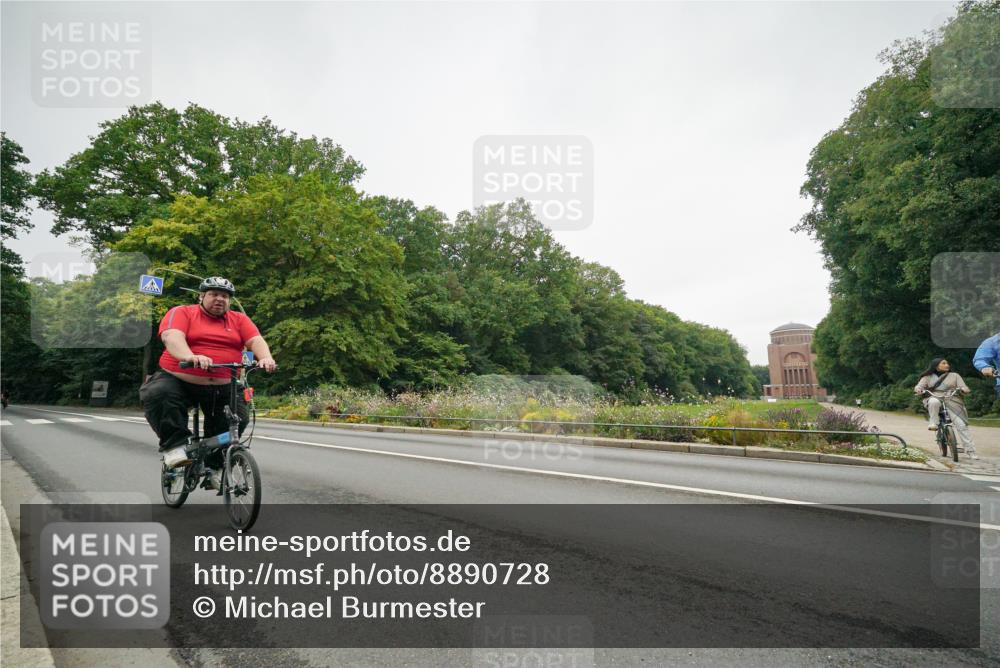 14.09.2025 - Stadtparktriathlon Michael Burmester http://msf.ph/oto/8890728 14.09.2025 10:02:19 Radfahren 515, 525, 551, 555, 559, 573 meine-sportfotos.de