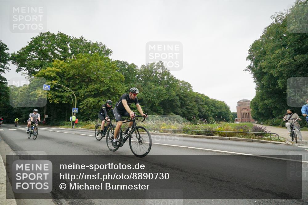 14.09.2025 - Stadtparktriathlon Michael Burmester http://msf.ph/oto/8890730 14.09.2025 10:02:25 Radfahren 515, 555, 559, 561, 573, 593 meine-sportfotos.de