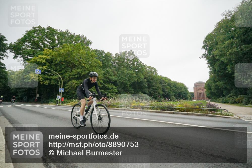 14.09.2025 - Stadtparktriathlon Michael Burmester http://msf.ph/oto/8890753 14.09.2025 10:03:34 Radfahren 534, 589, 611 meine-sportfotos.de