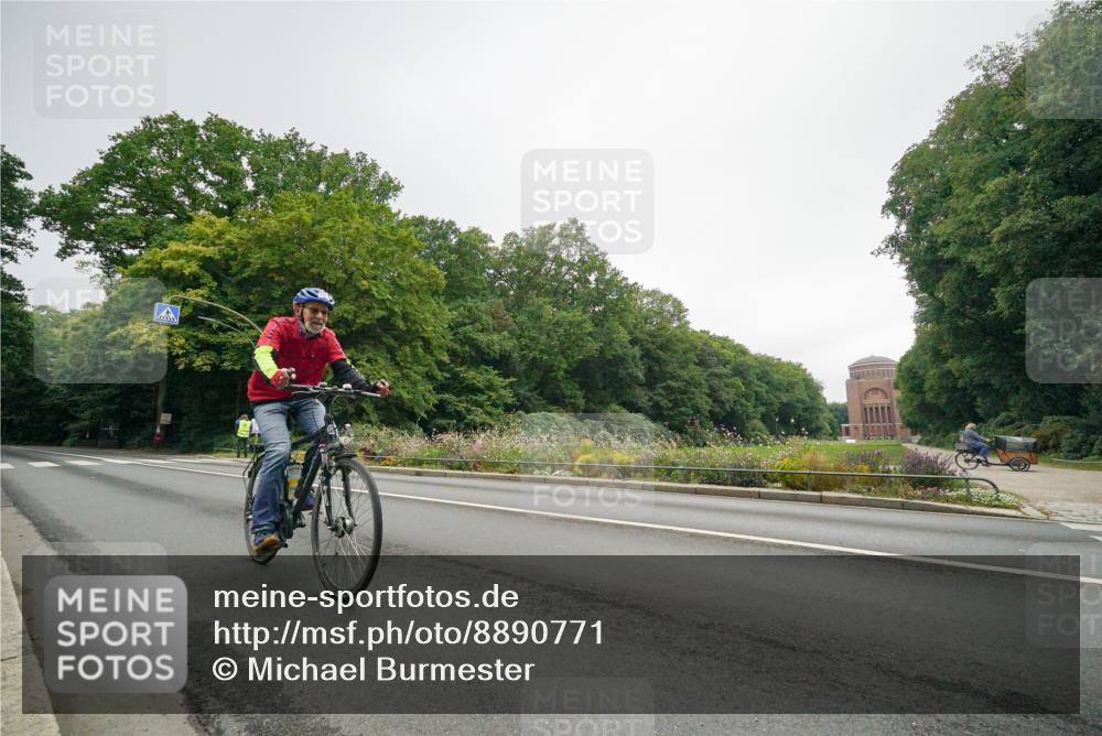 14.09.2025 - Stadtparktriathlon Michael Burmester http://msf.ph/oto/8890771 14.09.2025 10:04:52 Radfahren 521, 522, 531, 557, 566, 567, 574, 598, 619 meine-sportfotos.de