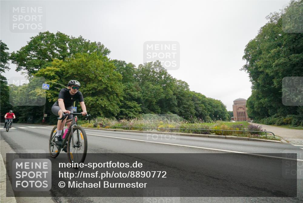14.09.2025 - Stadtparktriathlon Michael Burmester http://msf.ph/oto/8890772 14.09.2025 10:04:58 Radfahren 536, 557, 567, 598 meine-sportfotos.de