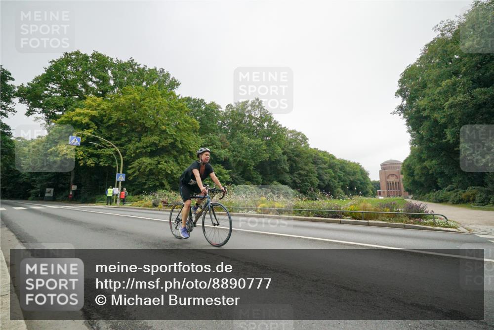 14.09.2025 - Stadtparktriathlon Michael Burmester http://msf.ph/oto/8890777 14.09.2025 10:05:07 Radfahren 527, 536 meine-sportfotos.de