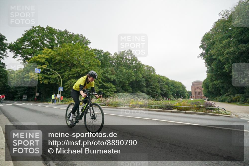 14.09.2025 - Stadtparktriathlon Michael Burmester http://msf.ph/oto/8890790 14.09.2025 10:06:04 Radfahren 605 meine-sportfotos.de