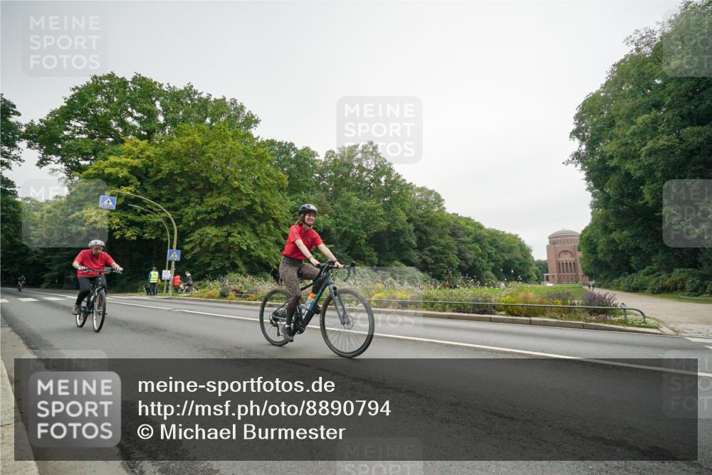 14.09.2025 - Stadtparktriathlon Michael Burmester http://msf.ph/oto/8890794 14.09.2025 10:06:14 Radfahren 519, 590, 600, 601, 602 meine-sportfotos.de