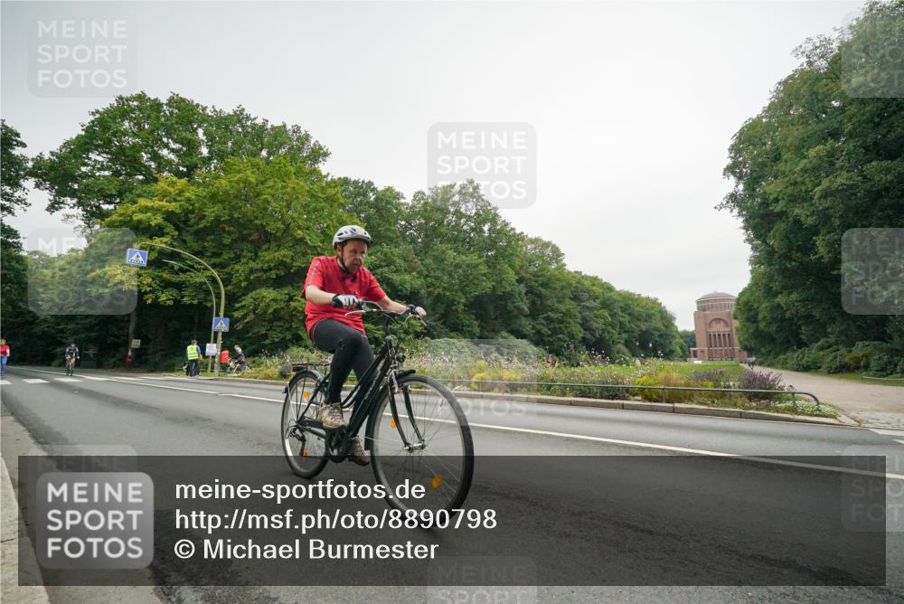 14.09.2025 - Stadtparktriathlon Michael Burmester http://msf.ph/oto/8890798 14.09.2025 10:06:17 Radfahren 519, 590, 600, 601, 602 meine-sportfotos.de