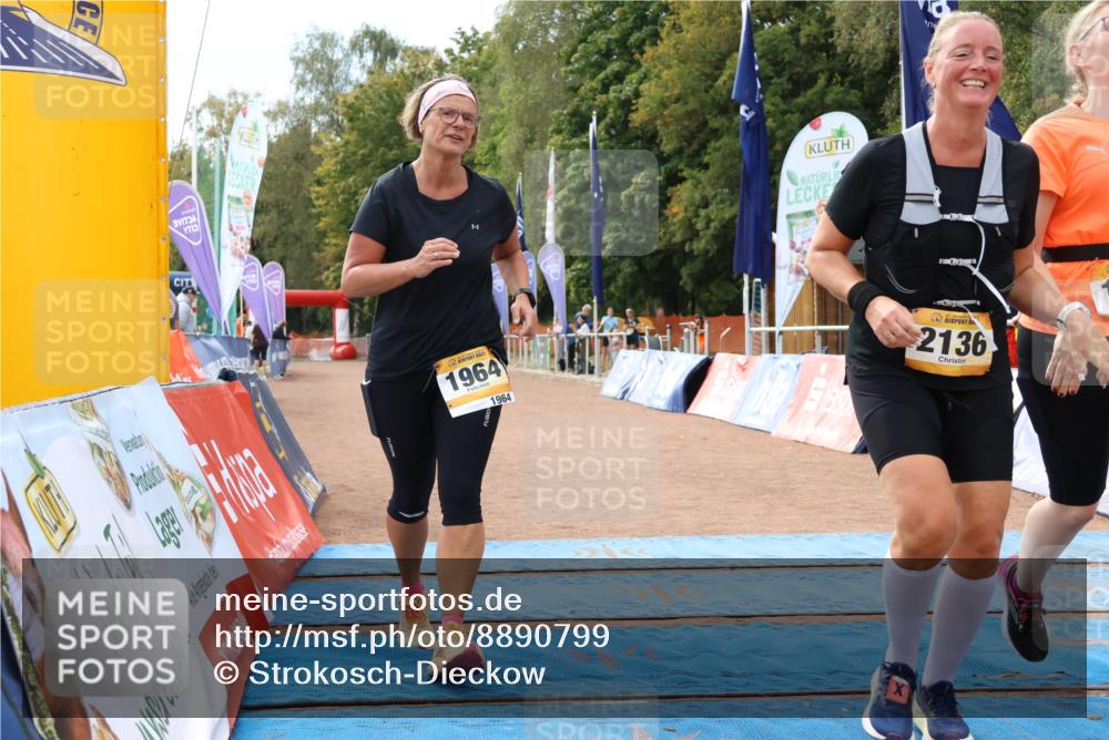14.09.2025 - Airport Race Strokosch-Dieckow http://msf.ph/oto/8890799 14.09.2025 13:09:03 Ziel 1354, 1567, 2136 meine-sportfotos.de