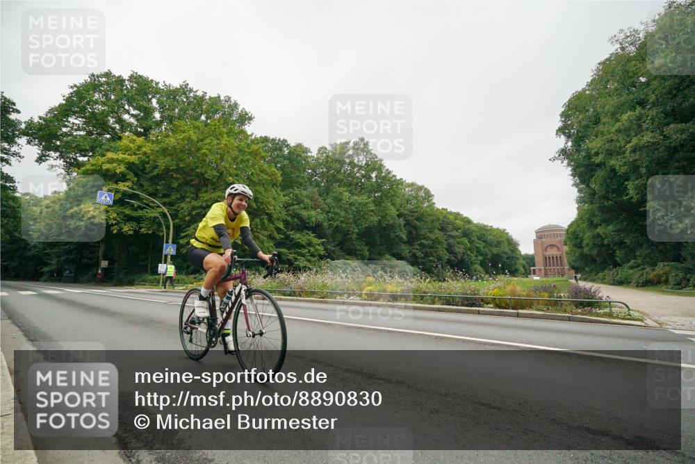 14.09.2025 - Stadtparktriathlon Michael Burmester http://msf.ph/oto/8890830 14.09.2025 10:08:38 Radfahren 587, 607 meine-sportfotos.de