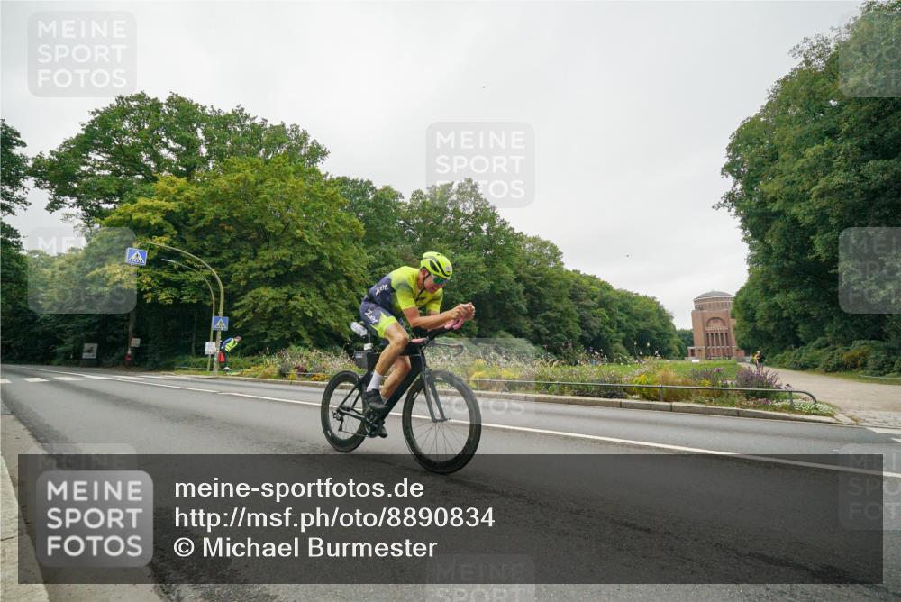 14.09.2025 - Stadtparktriathlon Michael Burmester http://msf.ph/oto/8890834 14.09.2025 10:08:50 Radfahren 550, 587, 593 meine-sportfotos.de