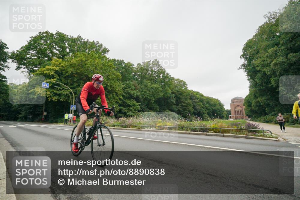 14.09.2025 - Stadtparktriathlon Michael Burmester http://msf.ph/oto/8890838 14.09.2025 10:09:03 Radfahren 576, 585, 614, 616 meine-sportfotos.de