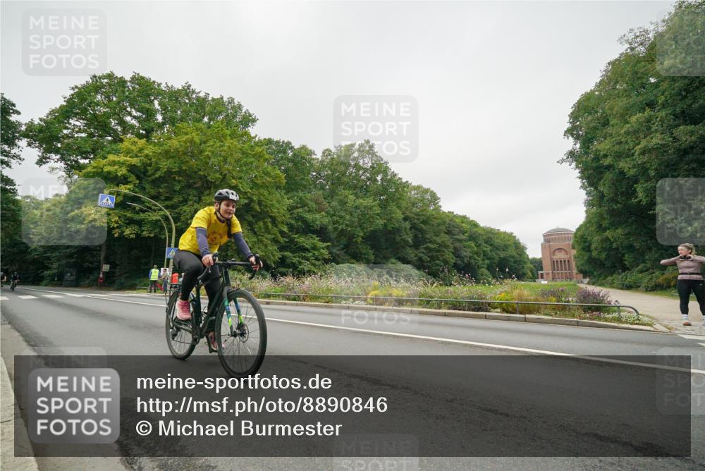 14.09.2025 - Stadtparktriathlon Michael Burmester http://msf.ph/oto/8890846 14.09.2025 10:09:25 Radfahren 555, 573, 597, 606 meine-sportfotos.de