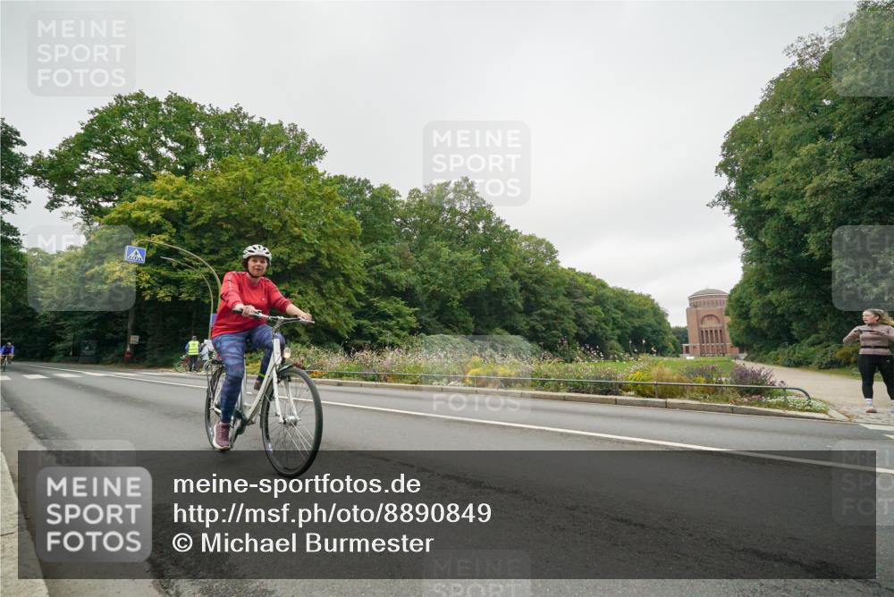 14.09.2025 - Stadtparktriathlon Michael Burmester http://msf.ph/oto/8890849 14.09.2025 10:09:34 Radfahren 512, 525, 551, 555, 573, 583, 599, 660 meine-sportfotos.de