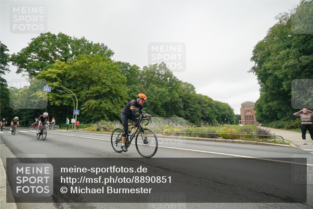 14.09.2025 - Stadtparktriathlon Michael Burmester http://msf.ph/oto/8890851 14.09.2025 10:09:39 Radfahren 512, 525, 551, 583, 599, 660 meine-sportfotos.de