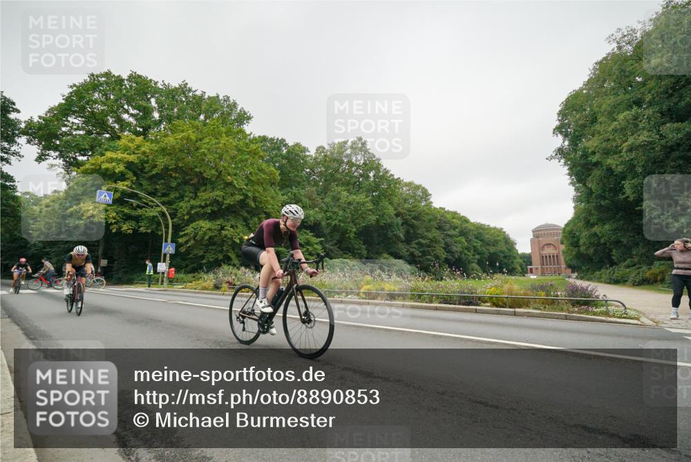 14.09.2025 - Stadtparktriathlon Michael Burmester http://msf.ph/oto/8890853 14.09.2025 10:09:40 Radfahren 512, 525, 551, 583, 599, 660 meine-sportfotos.de