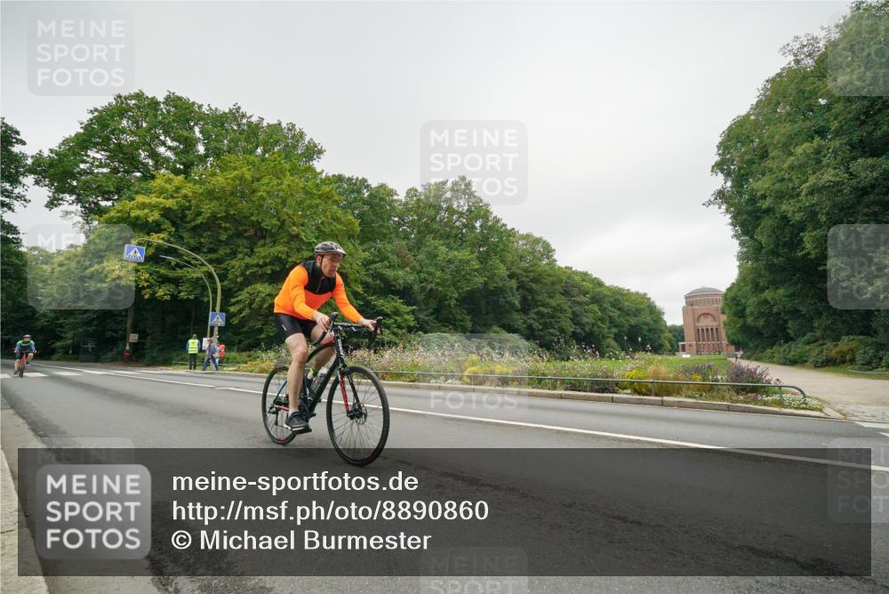 14.09.2025 - Stadtparktriathlon Michael Burmester http://msf.ph/oto/8890860 14.09.2025 10:09:56 Radfahren 523, 581, 609, 615 meine-sportfotos.de