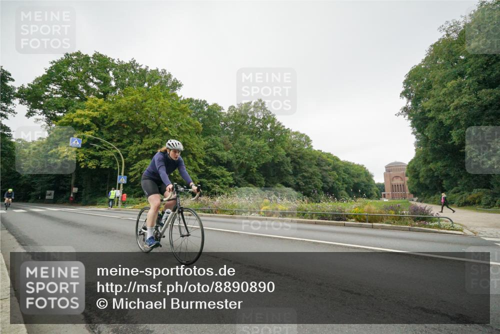14.09.2025 - Stadtparktriathlon Michael Burmester http://msf.ph/oto/8890890 14.09.2025 10:11:37 Radfahren 532, 534, 565 meine-sportfotos.de