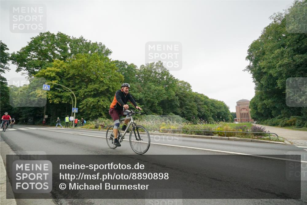 14.09.2025 - Stadtparktriathlon Michael Burmester http://msf.ph/oto/8890898 14.09.2025 10:11:55 Radfahren 539, 549, 558, 592, 611 meine-sportfotos.de