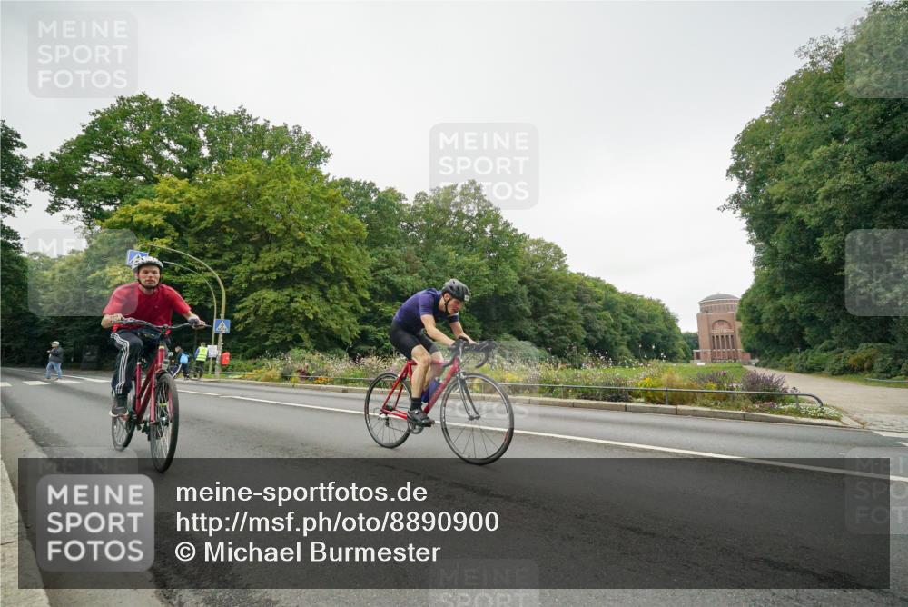 14.09.2025 - Stadtparktriathlon Michael Burmester http://msf.ph/oto/8890900 14.09.2025 10:11:58 Radfahren 539, 549, 558, 611 meine-sportfotos.de