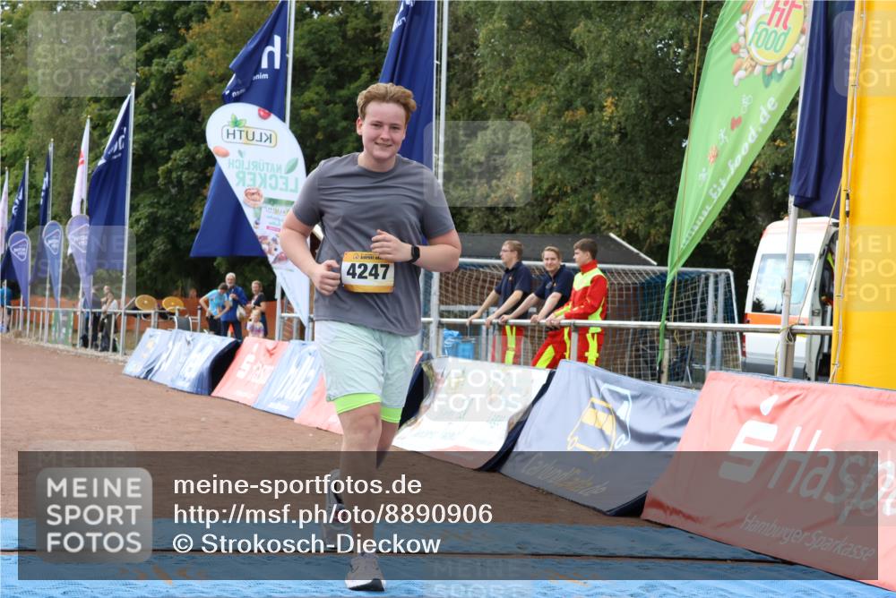 14.09.2025 - Airport Race Strokosch-Dieckow http://msf.ph/oto/8890906 14.09.2025 13:10:13 Ziel 4247 meine-sportfotos.de