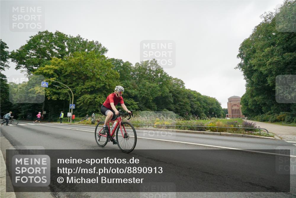 14.09.2025 - Stadtparktriathlon Michael Burmester http://msf.ph/oto/8890913 14.09.2025 10:13:07 Radfahren 531, 566, 578, 610 meine-sportfotos.de