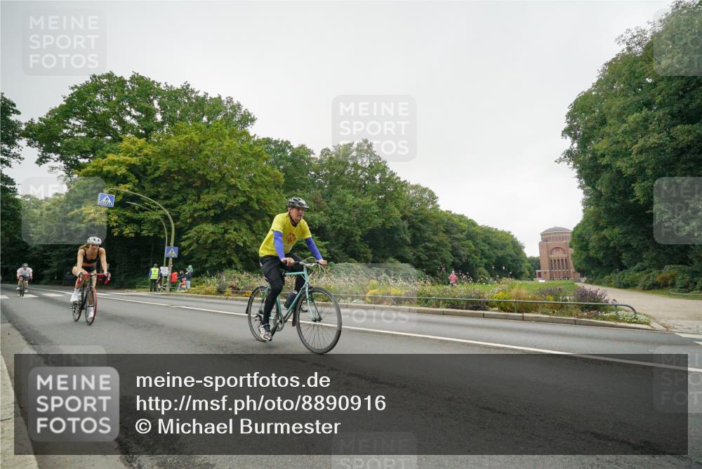 14.09.2025 - Stadtparktriathlon Michael Burmester http://msf.ph/oto/8890916 14.09.2025 10:13:21 Radfahren 521, 522, 546, 562, 578, 586, 610 meine-sportfotos.de