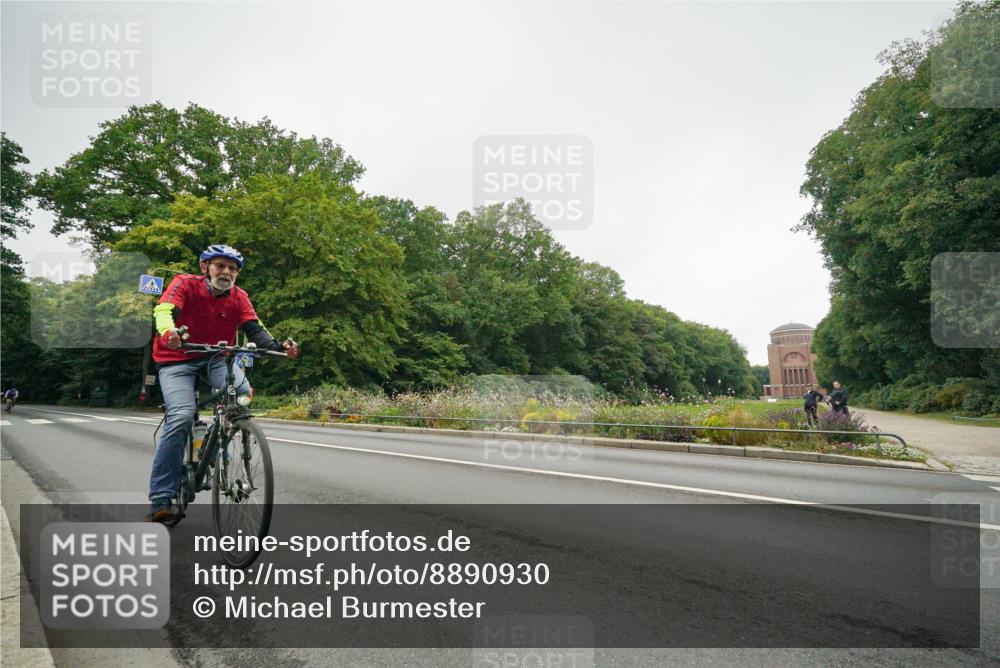 14.09.2025 - Stadtparktriathlon Michael Burmester http://msf.ph/oto/8890930 14.09.2025 10:14:16 Radfahren 524, 554, 557, 570 meine-sportfotos.de