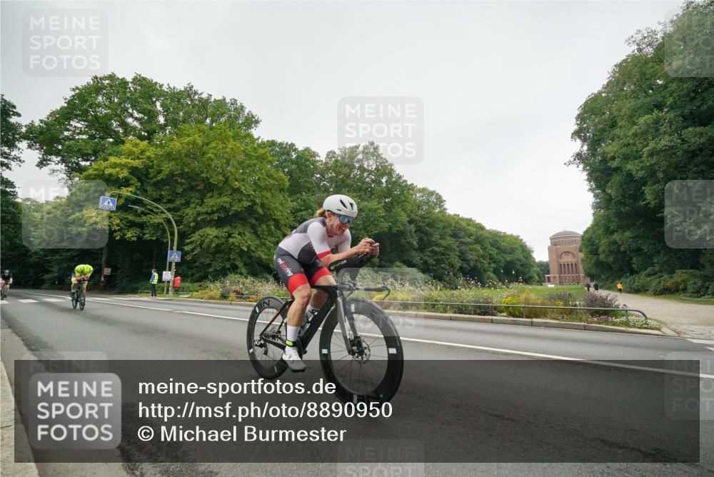 14.09.2025 - Stadtparktriathlon Michael Burmester http://msf.ph/oto/8890950 14.09.2025 10:15:12 Radfahren 541, 567, 575, 593, 597, 604, 605 meine-sportfotos.de