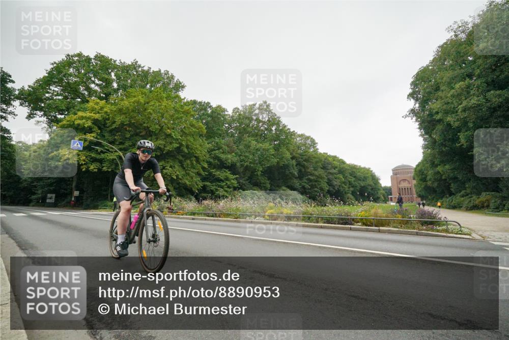 14.09.2025 - Stadtparktriathlon Michael Burmester http://msf.ph/oto/8890953 14.09.2025 10:15:16 Radfahren 567, 593, 597, 605 meine-sportfotos.de