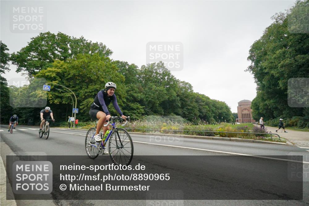 14.09.2025 - Stadtparktriathlon Michael Burmester http://msf.ph/oto/8890965 14.09.2025 10:16:06 Radfahren 537, 607, 618, 624, 681 meine-sportfotos.de