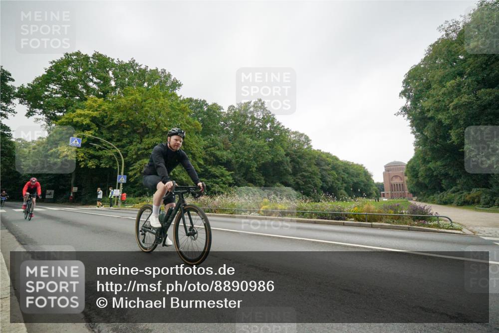 14.09.2025 - Stadtparktriathlon Michael Burmester http://msf.ph/oto/8890986 14.09.2025 10:16:41 Radfahren 550, 585, 588, 614, 615, 629 meine-sportfotos.de