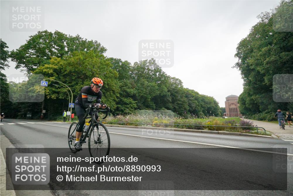 14.09.2025 - Stadtparktriathlon Michael Burmester http://msf.ph/oto/8890993 14.09.2025 10:17:05 Radfahren 525, 551, 630 meine-sportfotos.de