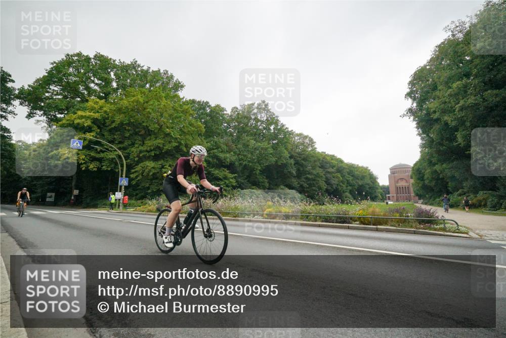14.09.2025 - Stadtparktriathlon Michael Burmester http://msf.ph/oto/8890995 14.09.2025 10:17:09 Radfahren 525, 551, 630, 660 meine-sportfotos.de
