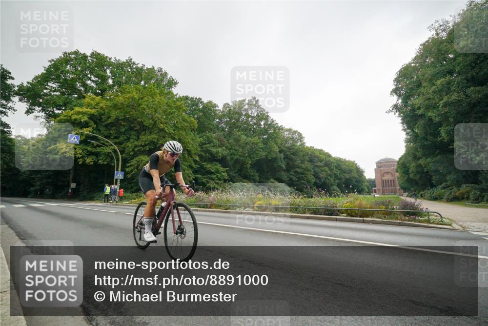 14.09.2025 - Stadtparktriathlon Michael Burmester http://msf.ph/oto/8891000 14.09.2025 10:17:17 Radfahren 630, 660 meine-sportfotos.de