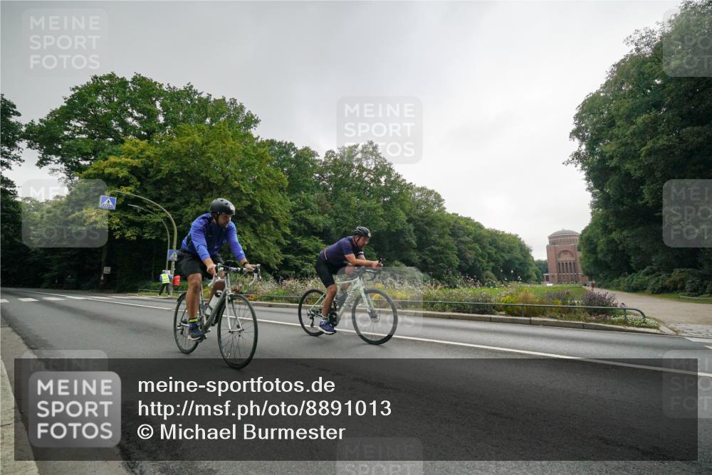 14.09.2025 - Stadtparktriathlon Michael Burmester http://msf.ph/oto/8891013 14.09.2025 10:18:24 Radfahren 561, 564, 583, 662 meine-sportfotos.de