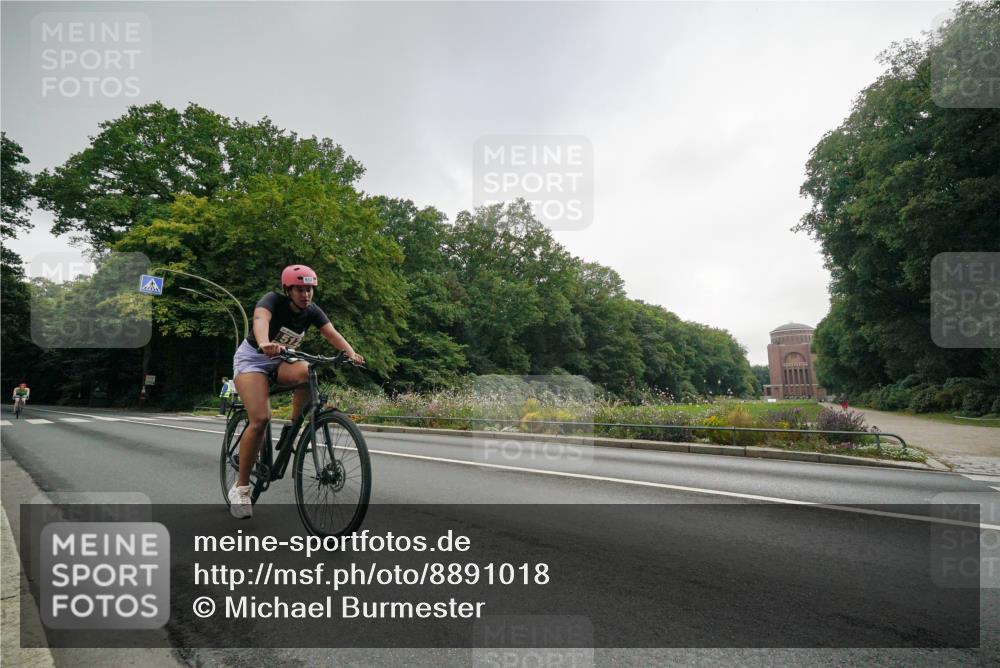 14.09.2025 - Stadtparktriathlon Michael Burmester http://msf.ph/oto/8891018 14.09.2025 10:18:38 Radfahren 512, 518, 544, 609 meine-sportfotos.de