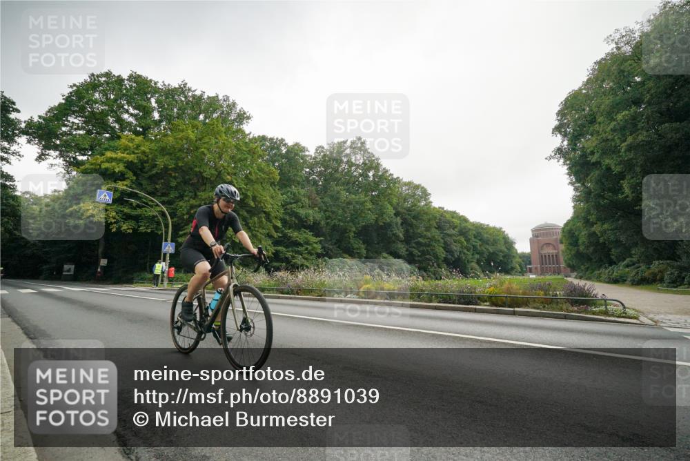 14.09.2025 - Stadtparktriathlon Michael Burmester http://msf.ph/oto/8891039 14.09.2025 10:19:53 Radfahren 534, 563, 633 meine-sportfotos.de