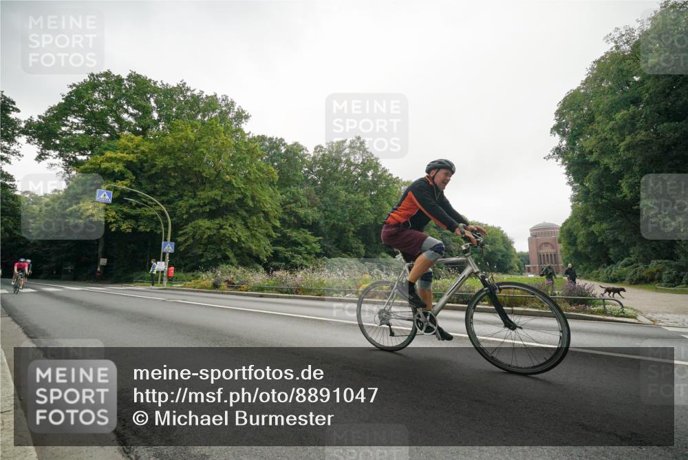 14.09.2025 - Stadtparktriathlon Michael Burmester http://msf.ph/oto/8891047 14.09.2025 10:20:09 Radfahren 539, 592, 611, 632, 661, 677, 687 meine-sportfotos.de