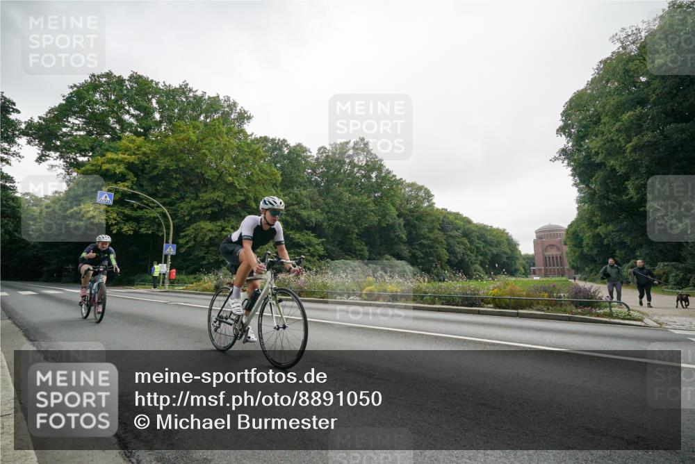 14.09.2025 - Stadtparktriathlon Michael Burmester http://msf.ph/oto/8891050 14.09.2025 10:20:13 Radfahren 539, 565, 592, 599, 611, 632, 661, 677, 687 meine-sportfotos.de