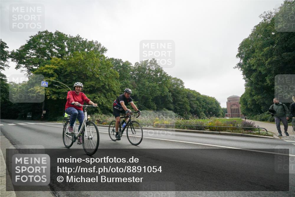 14.09.2025 - Stadtparktriathlon Michael Burmester http://msf.ph/oto/8891054 14.09.2025 10:20:20 Radfahren 565, 599, 632 meine-sportfotos.de