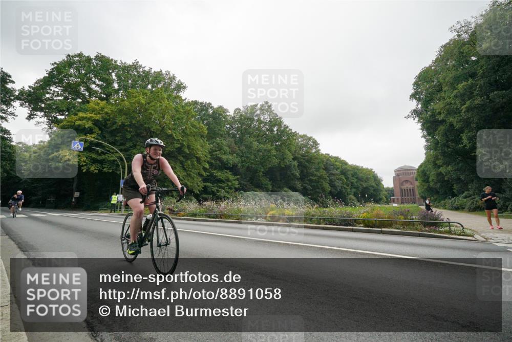 14.09.2025 - Stadtparktriathlon Michael Burmester http://msf.ph/oto/8891058 14.09.2025 10:20:37 Radfahren 547, 620, 628, 685, 688, 702, 710 meine-sportfotos.de